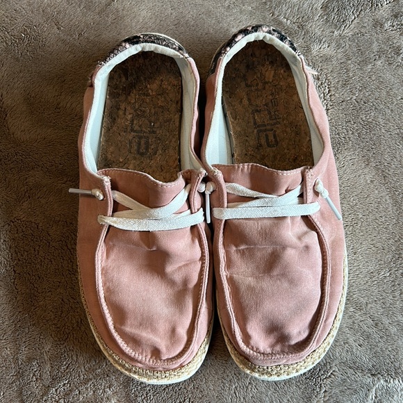 Hey Dude shoes - Picture 2 of 4